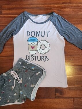Women's Gray & White 'Donut Disturb' Raglan Pajama Set
